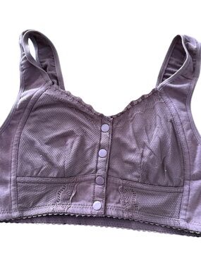 Women's Front-Closure Lavender Lace-Trim Bra size s